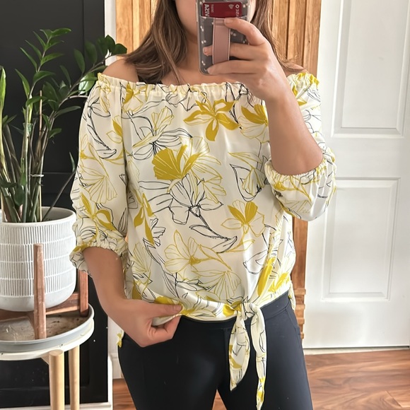 Allison Joy Off shoulder‎ Floral Blouse. Size XS - Picture 2 of 6